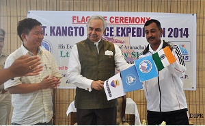 The Governor of Arunachal Pradesh Lt. Gen (Retd) Nirbhay Sharma handing over the flagged Mountaineering Axe to Team Leader Shri Amit Chowdhury, while flagging off the Mt. Kangto Reconnaissance Expedition at Raj Bhawan, Itanagar on 29th September 2014.